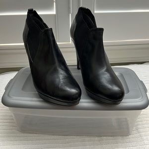 Adrienne Vittadini size 9 w/ 3 inch heel black bootie